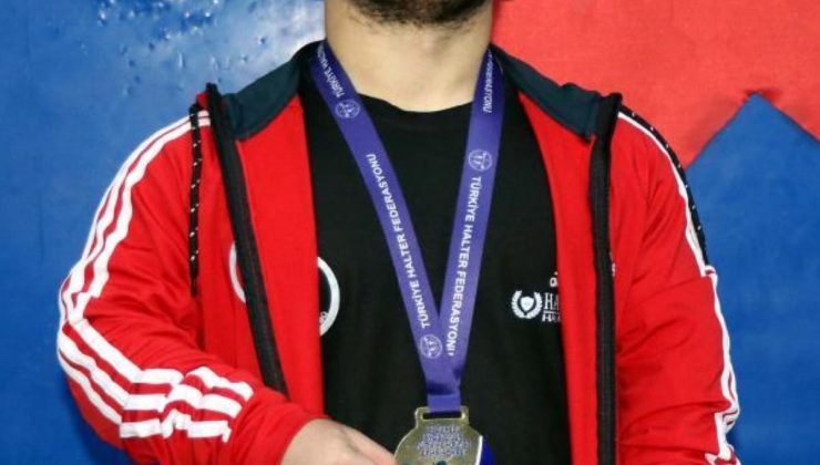 Akondroplazi hastası Çağdaş, 8 ay önce başladığı halterde Türkiye şampiyonu oldu