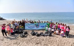 Mersin’de Çevre Haftası kapsamında sahil temizliği yapıldı