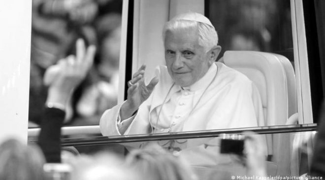 Eski Papa 16. Benedikt hayatını kaybetti
